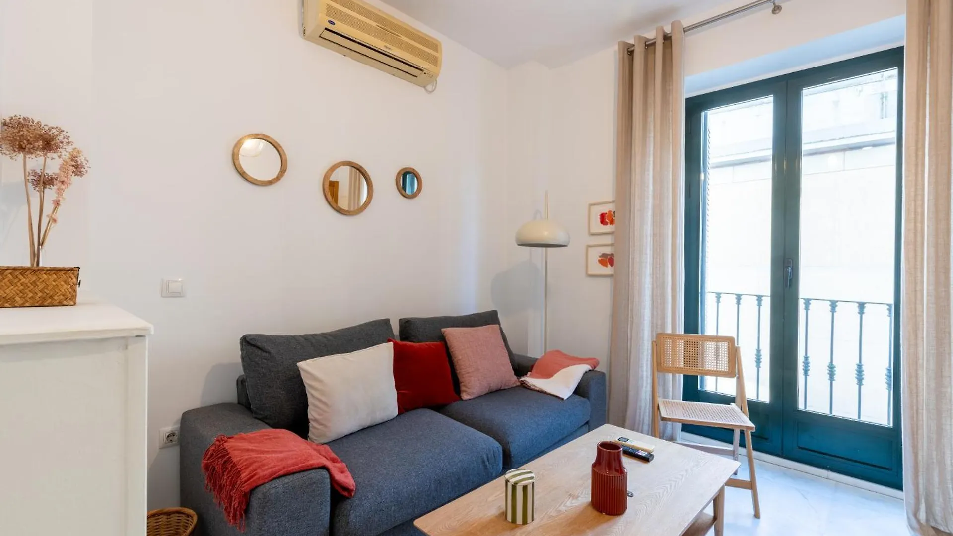 Apartment Ferienwohnung Duplex Con Terraza Junto A La Catedral Sevilla Spanien